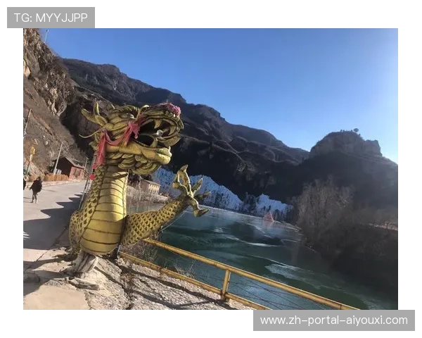 金水湖冰瀑景观迎客,游客赞叹自然冰雪艺术 金水湖冰瀑景观迎客,游客赞叹自然冰雪艺术